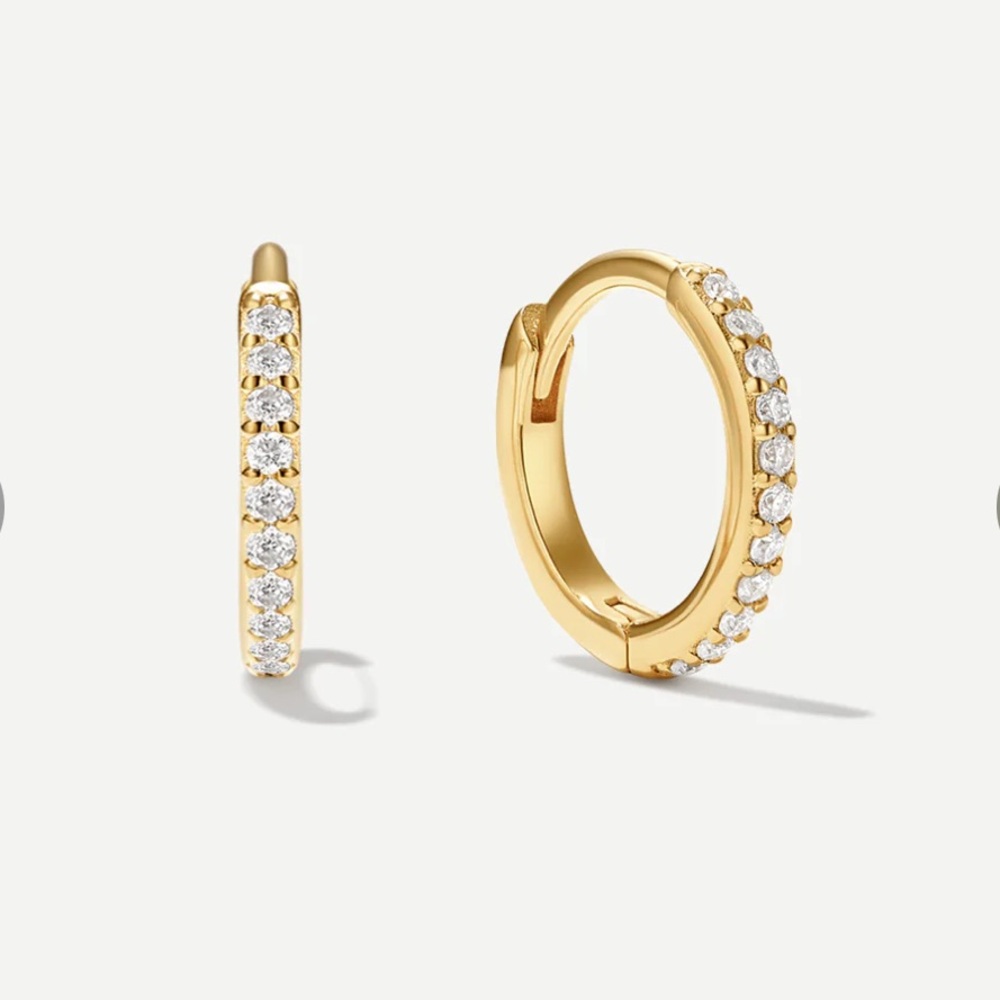 New Ardant Pavé Fire Moissanite Huggie Hoops Earring 18K Gold Vermeil & Silver